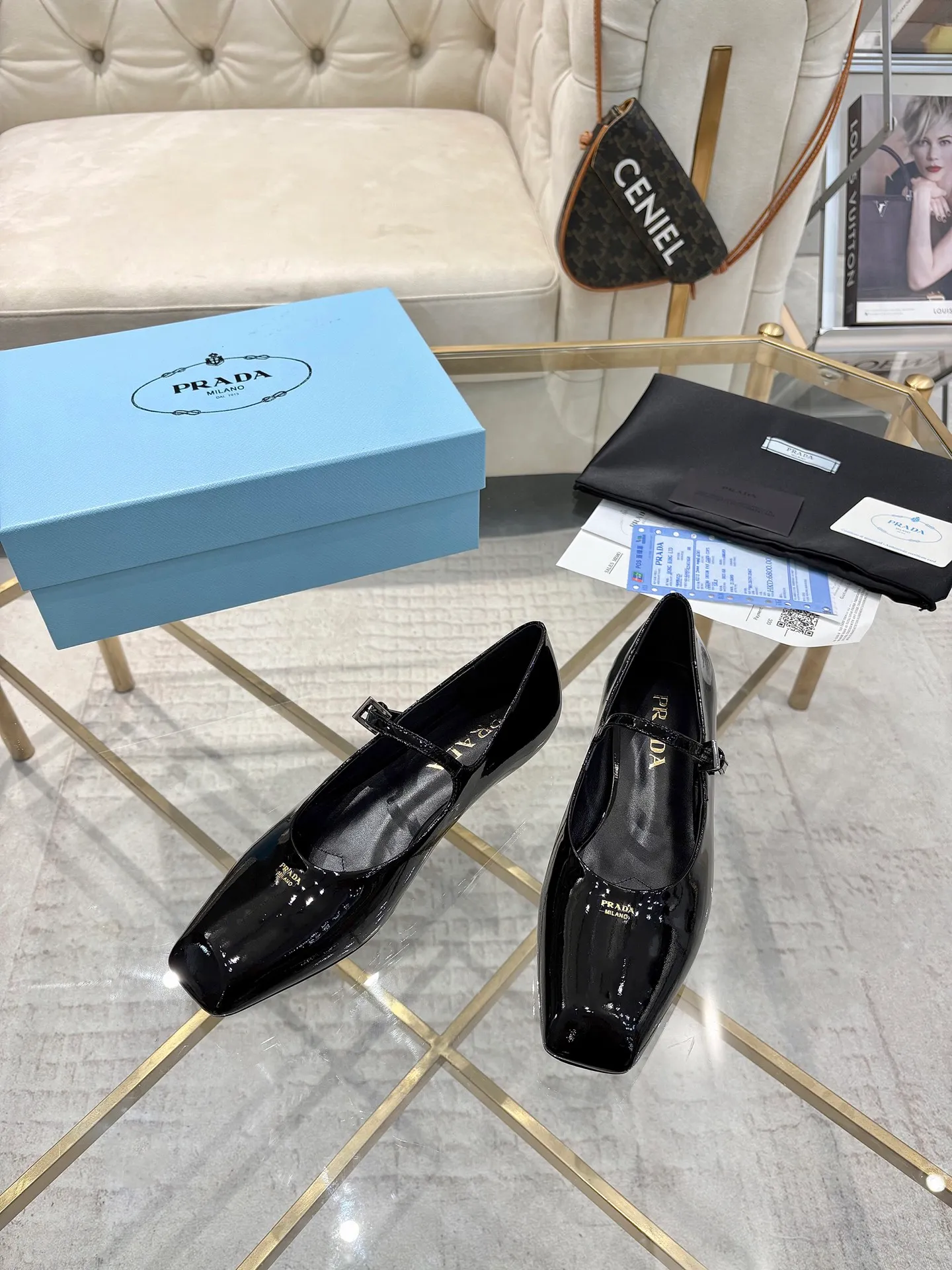 👟👟Ex-factory price 580👟👟 (imitation leather bottom-20) New arrival 👉Ready stock👈Remove the original board and make a 1:1 replica‼ ️ The highest version of Prada's early spring catwalk hot style 😘The latest spring style Retro Mary Jane series Genuine leather sole, simulated leather sole, a must-have for goddesses Super comfortable on the feet, reducing age 👉The upper is made of imported cowhide leather, comfortable and small square toe, retro and playful, lining + foot pads, imported sheepskin lining, breathable and comfortable (1.5 high small insert heel) ) Matched private model buckle (all original logos) Size 35M-39M (34 40 41 42 customized, non-returnable and non-exchangeable)